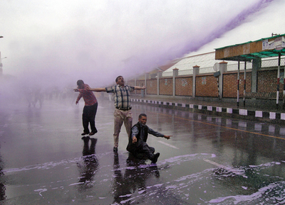 原油価格高騰で州政府に抗議、インド