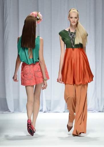 ＜13年春夏東京コレクション＞ユキコ ハナイ