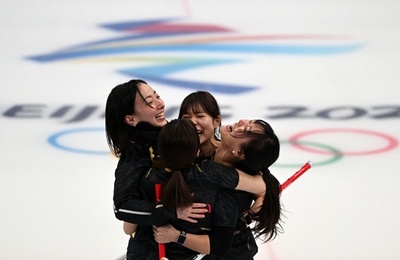 カーリング女子日本が決勝進出、スイスを撃破 北京冬季五輪