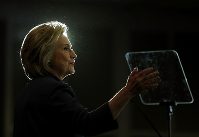 クリントン氏の私用メール問題、米国務省内で調査活発化 報道