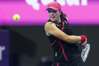 シフィオンテクが接戦制し3回戦へ、サバレンカ敗退 ドバイ選手権