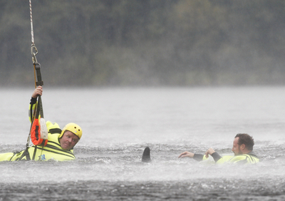 皇太子みずから体を張って救助訓練、ノルウェー