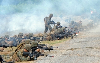 セレブの軍隊訓練リアリティショーに大批判、参加者にペイリン氏の夫も