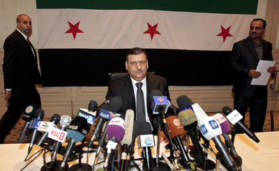 「シリアの現体制は崩壊の過程にある」、政権離反の前首相が会見