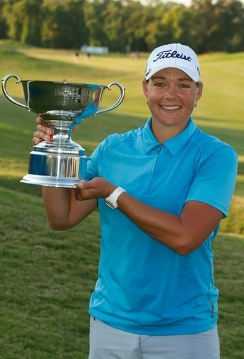ハルが今季初勝利、美香は8位 ナビスターLPGAクラシック