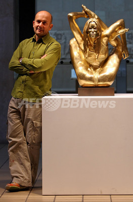 英スーパーモデル、ケイト・モスの黄金像 大英博物館 英スーパーモデル、ケイト・モスの黄金像 大英博物館