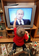 プーチン首相、テレビで国民と対話 メドベージェフ大統領はブログで