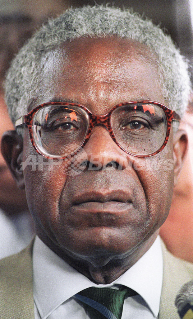 文学運動「ネグリチュード」の詩人、エメ・セゼール氏が死去