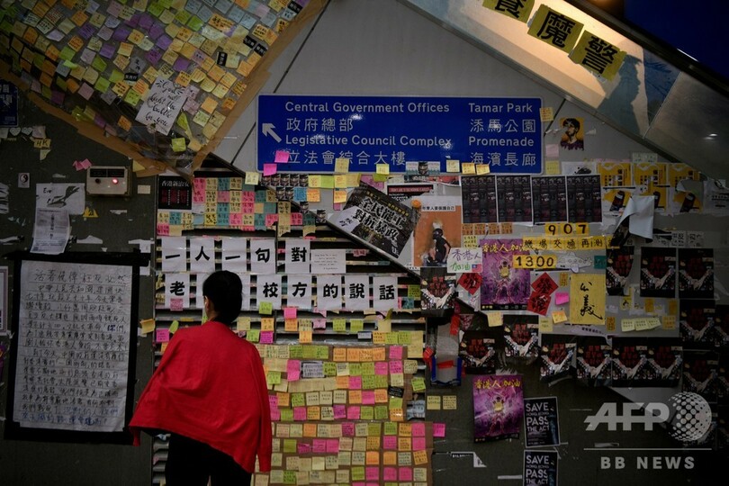 香港民主活動家が襲撃される、刃物で首と腹部を負傷