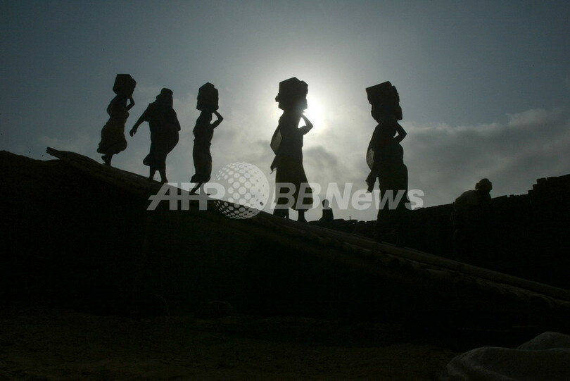 経済危機の世界各地でメーデー、ドイツとトルコでは機動隊と衝突