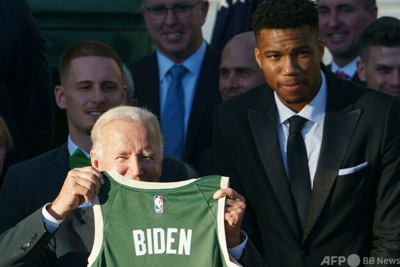 王者バックスがバイデン大統領を表敬訪問、NBAでは5年ぶり