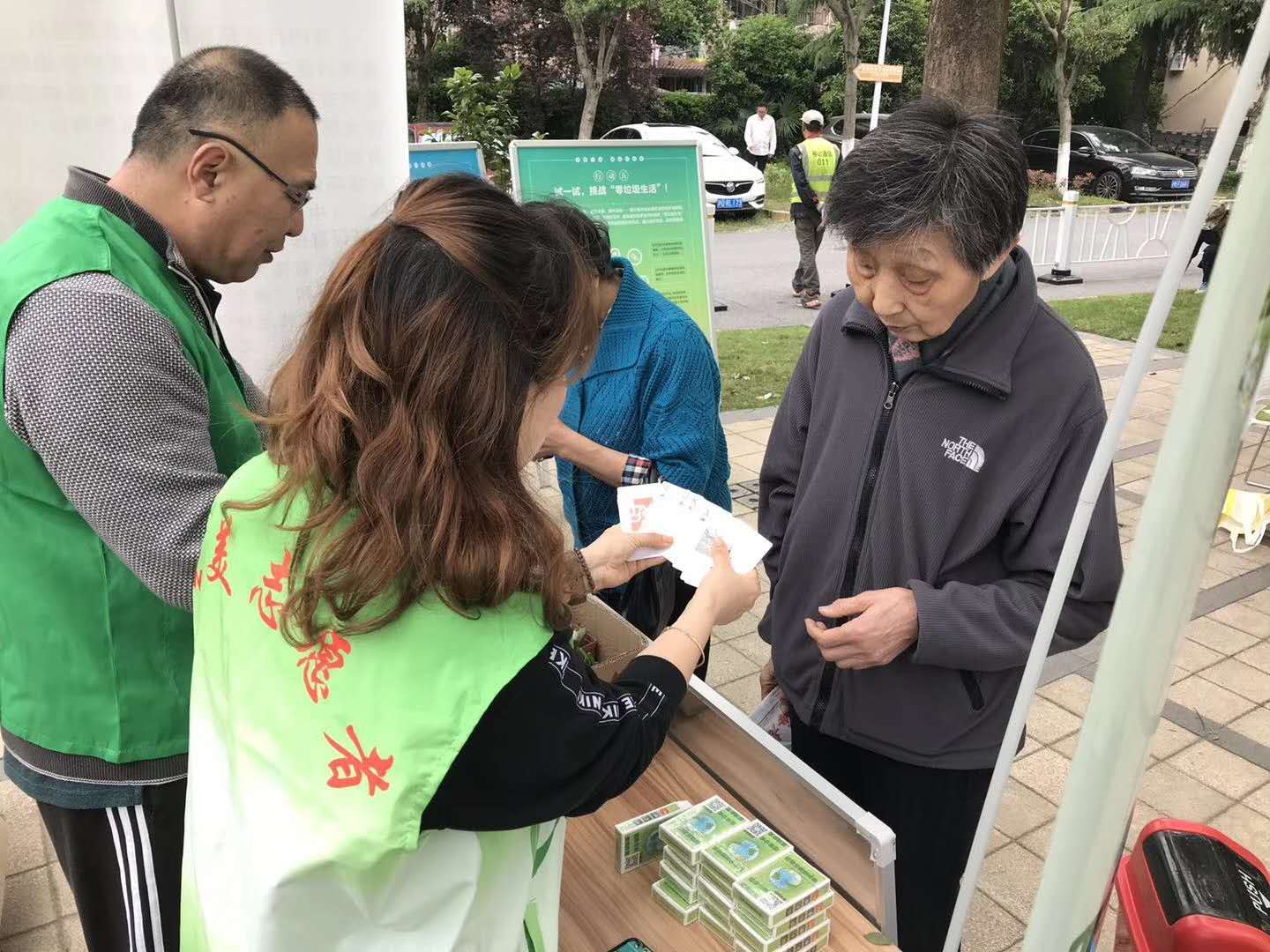 習近平氏、ごみの分類作業について重要指示 習近平氏、ごみの分類作業について重要指示