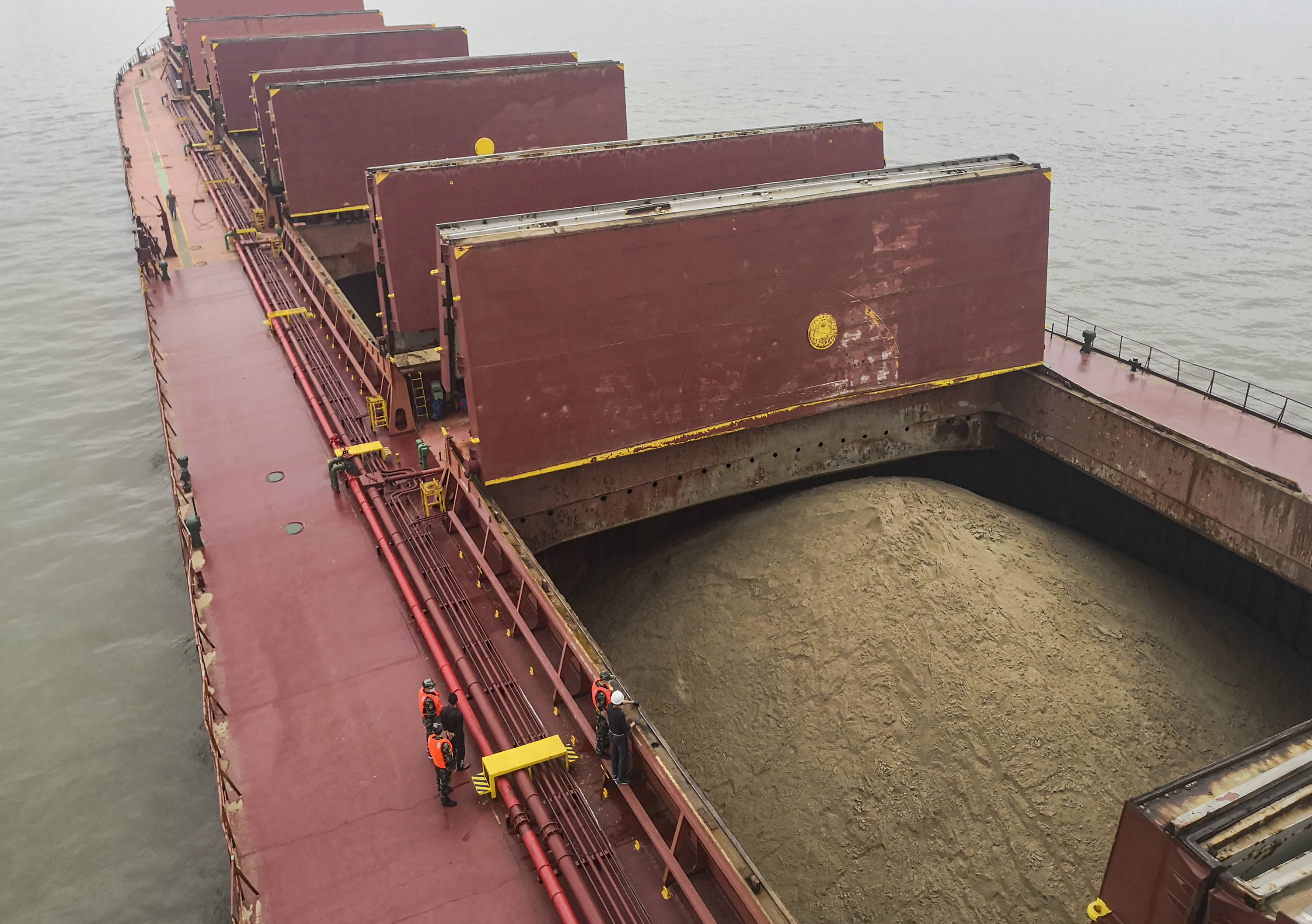 1億元近くを荒稼ぎ 大規模な海砂の違法採取を摘発 中国・江蘇省 写真5枚 国際ニュース:AFPBB News