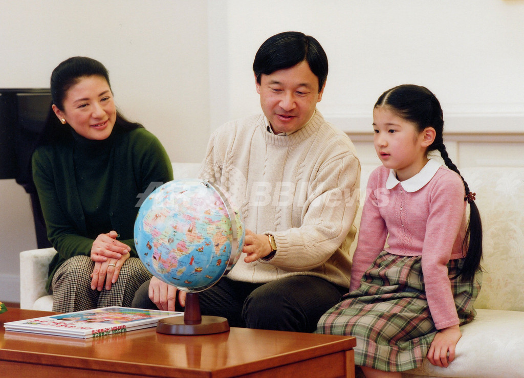 皇太子さま 49歳に 陛下や雅子さまの健康気遣う 写真4枚 国際ニュース Afpbb News