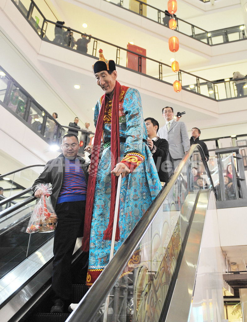 真の 世界一の長身男性 中国の病院で発見か 新華社 写真1枚 国際ニュース Afpbb News