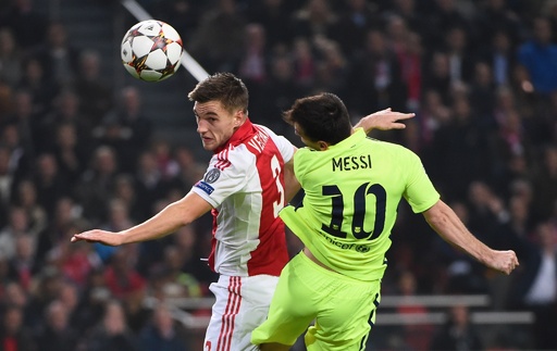 バルサ16強入り、メッシがラウル氏の得点記録に並ぶ 欧州CL 写真12枚