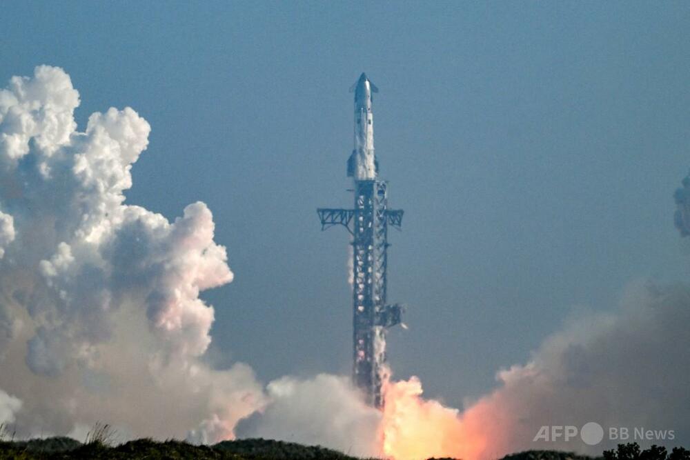 スペースXのスターシップ打ち上げ、試験飛行後に着水