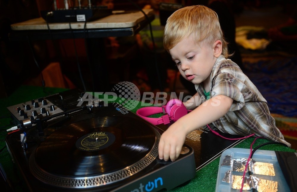 米nyの育児トレンド 赤ちゃんdj養成学校 写真12枚 国際ニュース Afpbb News 米nyの育児トレンド 赤ちゃんdj養成学校 写真12枚 国際ニュース Afpbb News