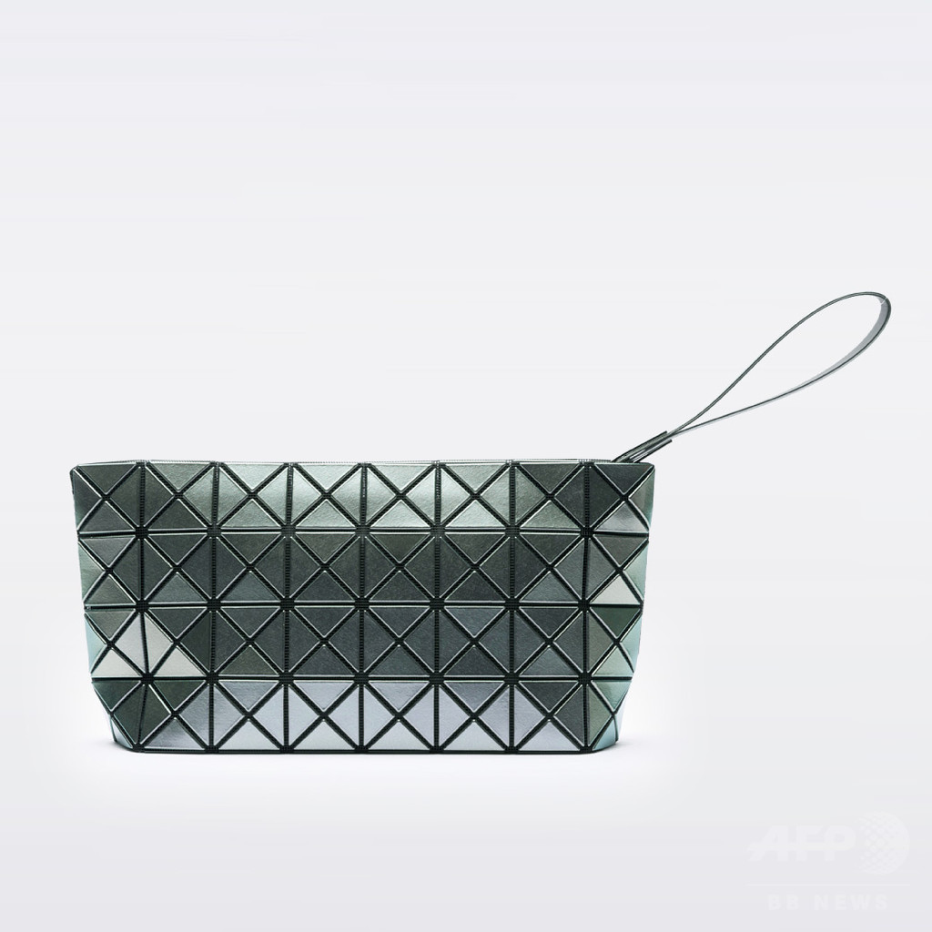 「バオ バオ イッセイ ミヤケ」バッグ、メタリックな新作が登場