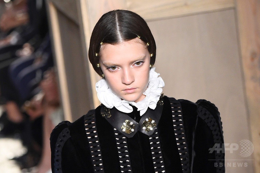 「ヴァレンティノ」16/17年秋冬パリ・オートクチュール