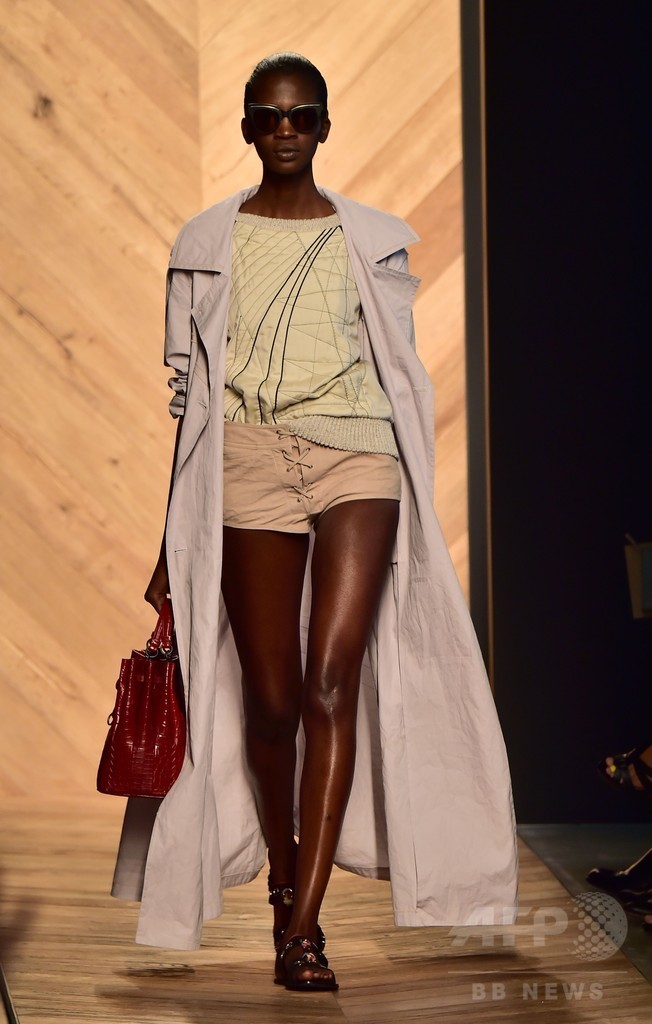 「ボッテガ・ヴェネタ」16年春夏コレクション