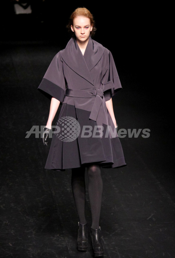 ＜13/14年秋冬東京コレクション＞エー ディグリー ファーレンハイト