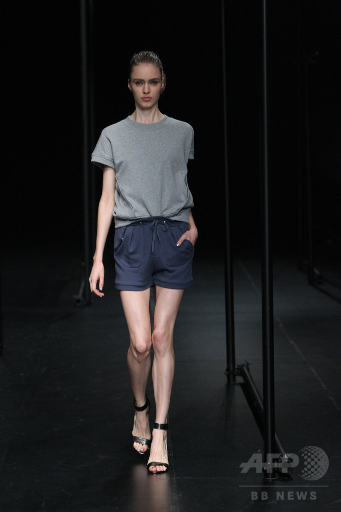 水銀の凝固点をタウンウェアで表現、「エー ディグリー ファーレンハイト」15年春夏