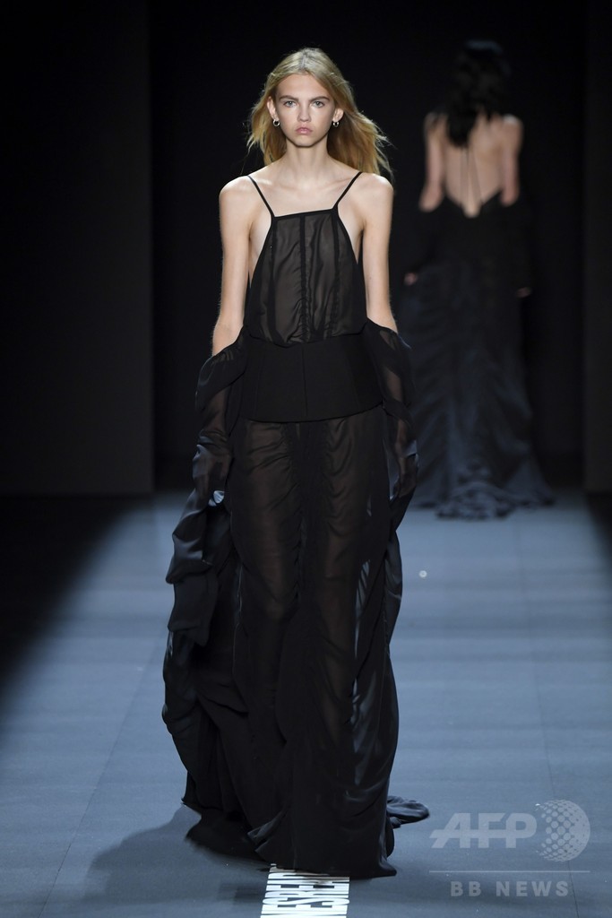 「ヴェラ・ウォン」17年春夏