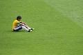 試合に敗れ、落胆するブラジルのネイマール（Neymar da Silva Santos Junior、2012年8月11日撮影）。(c)AFP/GLYN KIRK