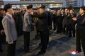 北朝鮮の首都平壌の市街地に新設された「前衛通り」の竣工式に出席した金正恩（キム・ジョンウン）朝鮮労働党総書記（中央右）と娘のジュエ氏（右端）。朝鮮中央通信（KCNA）公開（2024年5月14日撮影、15日公開）。(c)AFP PHOTO/KCNA VIA KNS