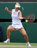 テニス、ウィンブルドン選手権、女子シングルス4回戦。リターンを打つアンゲリク・ケルバー（2021年7月5日撮影）。(c)Glyn KIRK / AFP