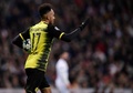 サッカー欧州チャンピオンズリーグ、グループH第6節、レアル・マドリード対ボルシア・ドルトムント。得点を決めて喜ぶボルシア・ドルトムントのピエール・エメリク・オーバメヤン（2017年12月6日撮影）。(c)AFP/JAVIER SORIANO