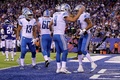 17NFL第2週、ニューヨーク・ジャイアンツ対デトロイト・ライオンズ。タッチダウンに成功してQBマシュー・スタッフォード（右から2人目）と喜ぶデトロイト・ライオンズのマービン・ジョーンズ（右、2017年9月18日撮影）。(c)AFP/Getty Images/Elsa