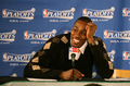08-09NBA東カンファレンスプレーオフ準決勝、ボストン・セルティックス（%%Boston Celtics%%）対オーランド・マジック（%%Orlando Magic%%）第7戦。試合はマジックが101-82でセルティックスを下し、対戦成績を4勝3敗としてカンファレンス決勝に進出した。写真は試合後の会見に臨むマジックのドワイト・ハワード（%%Dwight Howard%%）。（2009年5月17日撮影）(c)AFP/Getty Images/NBAE/Nathaniel S. Butler