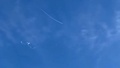 米サウスカロライナ州沖上空で米軍の戦闘機に撃ち落された中国の偵察気球と疑われる気球。携帯端末で撮影した動画の静止画像（2023年2月4日撮影）。(c)Haley WALSH / AFP