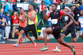 陸上、全米選手権（USA Outdoor Track &amp; Field Championships）男子100メートル決勝。レースに臨むタイソン・ゲイ（Tyson Gay、左から2人目）とジャスティン・ガトリン（Justin Gatlin、右から2人目、2012年6月24日撮影）。(c)AFP/Getty Images/Andy Lyons