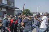 反不法移民のデモ隊と外国人グループが衝突、外国人1人逮捕 南ア