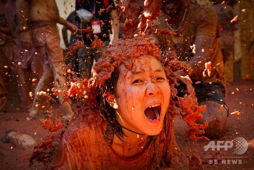 投げて転んで大はしゃぎ、スペインでトマト祭り開催 写真30枚 国際