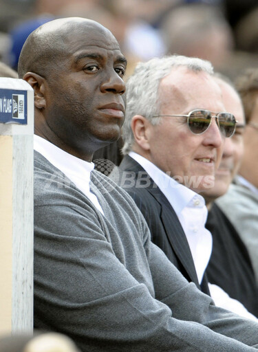 マジック・ジョンソン氏の投資グループ、ドジャースの買収を完了 写真1