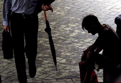 中国貧困家庭の母、子4人と無理心中 貧富の差めぐる議論に