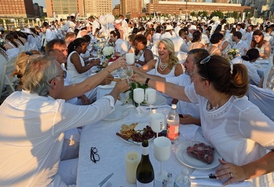 ニューヨークの「白い宴」に5000人、今年で5回目