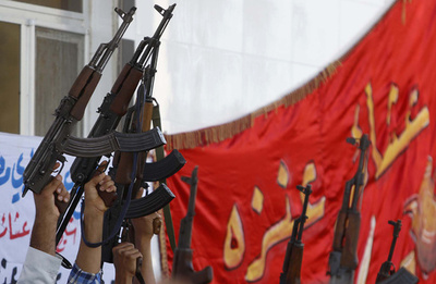 イスラム武装勢力、イラク最大の石油精製施設を攻撃