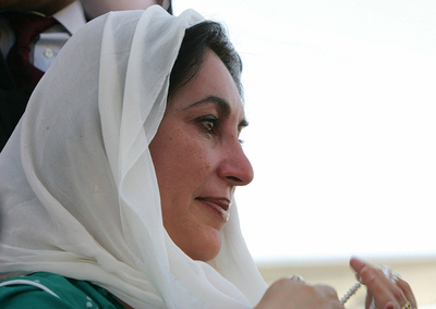 ブット元首相、自爆攻撃で故ハク元大統領支持者を非難