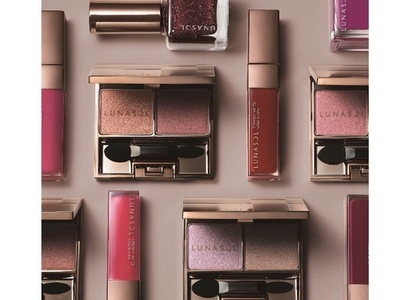 「ルナソル」青みを効かせた深みのあるカラーと輝きを纏う18年ホリデー