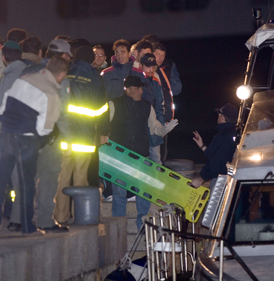 海上で船が衝突、2人死亡、数十人負傷 - イタリア