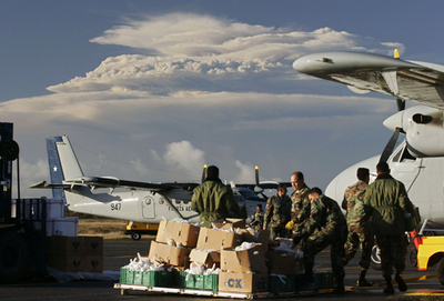 チリ南部の火山、溶岩を伴う強い噴火 当局は避難を指示
