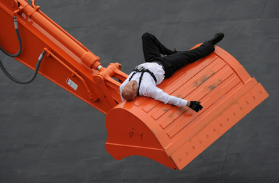 パートナーはショベルカー、ちょっと変わったデュエットダンス