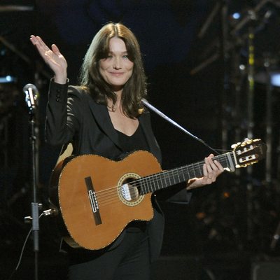 マンデラ氏誕生日祝うコンサート、仏大統領夫人らが出演