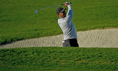 10年ぶりの民間航空機でドバイ入りしたウッズ、目指すは大会制覇