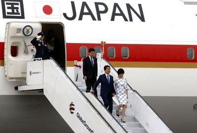 安倍首相、インドに到着 高速鉄道の起工式に出席へ